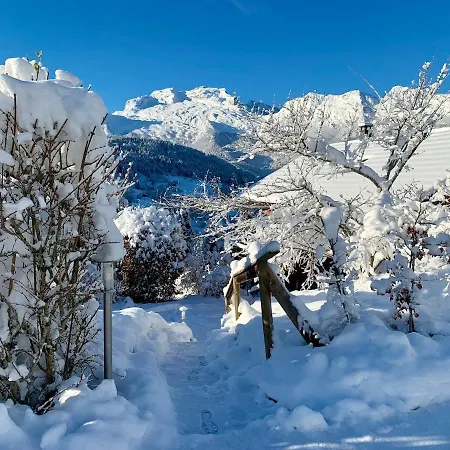 3 Etoiles Avec Vue Imprenable Sur Les Montagnes, Bus *